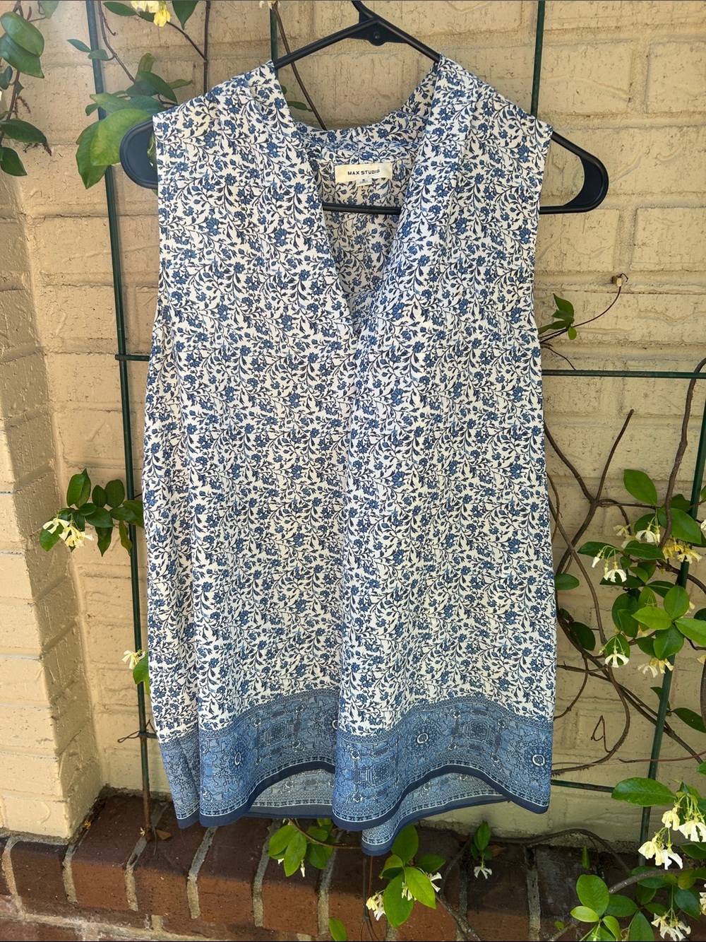 Max Studio Blue and White Floral Sleeveless Blouse